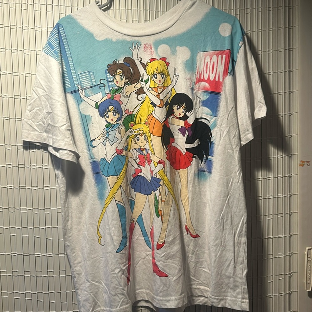 Graphic tee